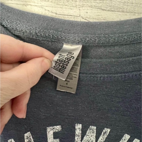 Scoopneck Sweatshirt - Picture 2 of 2